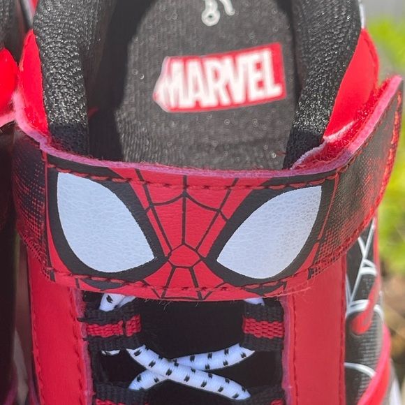 Marvel Red and Black Sneakers with Velcro Closure Kids size 8 - Picture 7 of 13